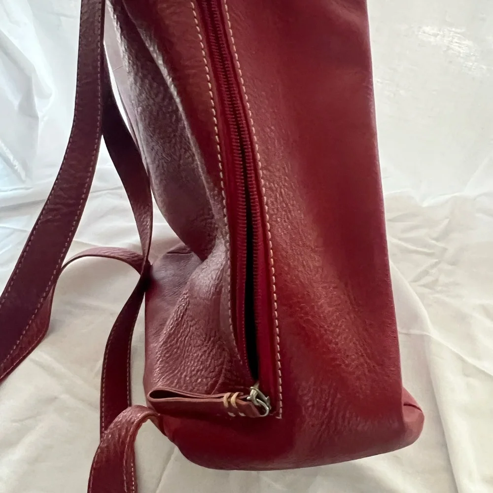 Sundance Red Shoulder Bag Sleek Design - Picture 5 of 6